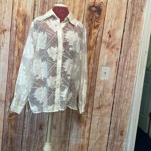 Alfred Dunner Size 12 Button Down Crinkle Blouse with decorative flowers‎